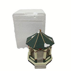 Heartland Valley Village Deluxe Gazebo Christmas O’Well Ceramic